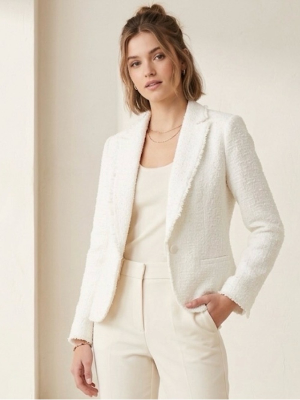 Elegant Amanda + Chelsea Textured Cream Blazer